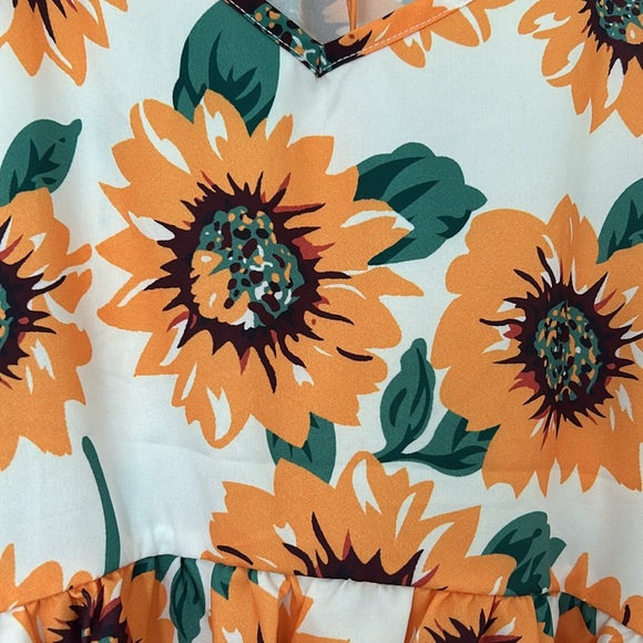 🌻SHEIN Like New Sunflower Flowy Tank Top🌻 - Picture 3 of 8